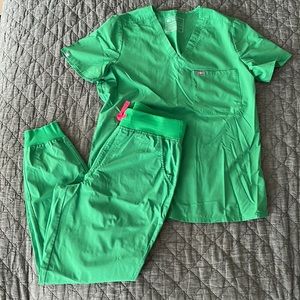 Figs Safety Green FREEx scrubs